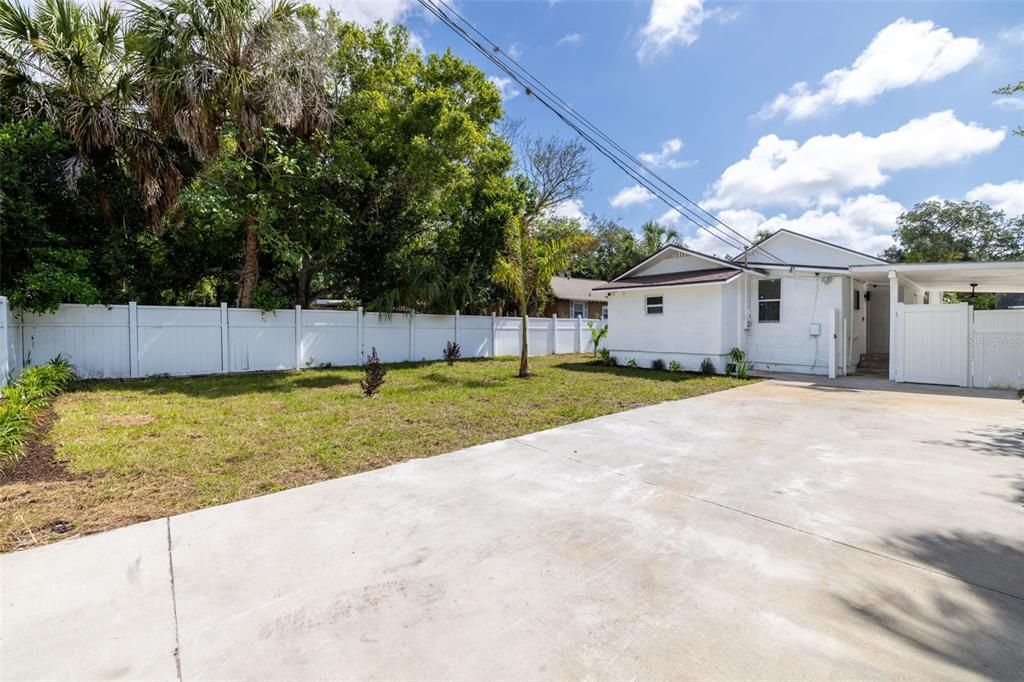 Active With Contract: $345,000 (3 beds, 2 baths, 1187 Square Feet)