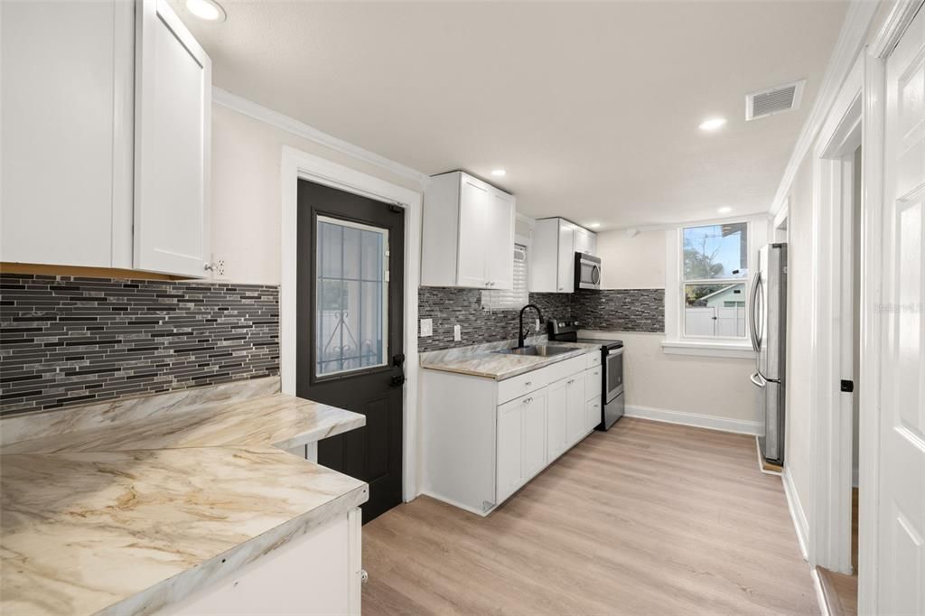 Active With Contract: $345,000 (3 beds, 2 baths, 1187 Square Feet)