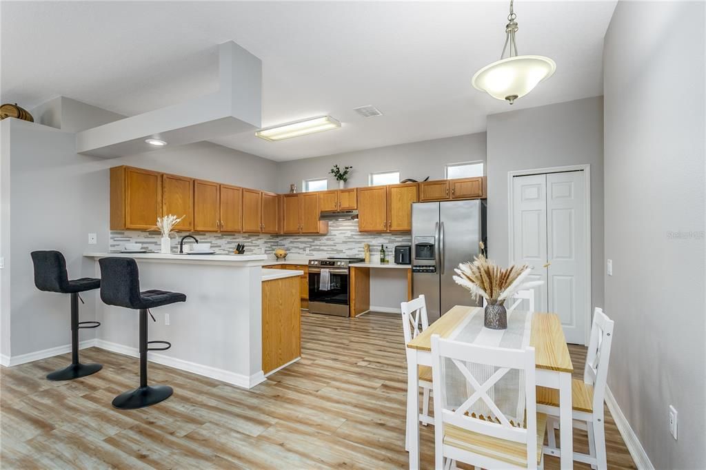 For Sale: $349,900 (2 beds, 2 baths, 1606 Square Feet)