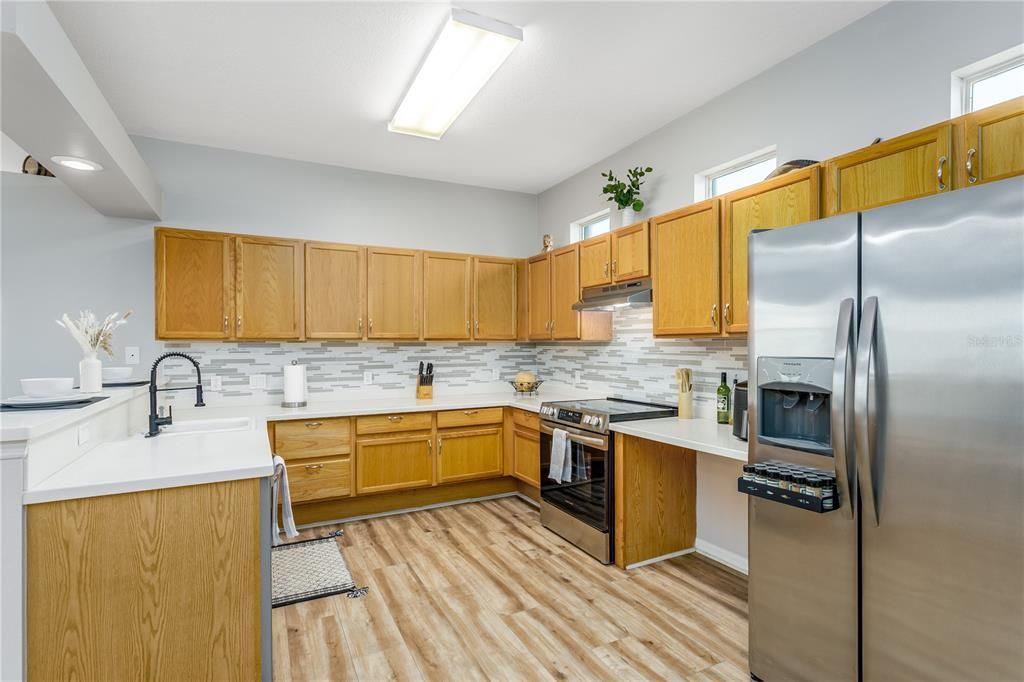 For Sale: $349,900 (2 beds, 2 baths, 1606 Square Feet)