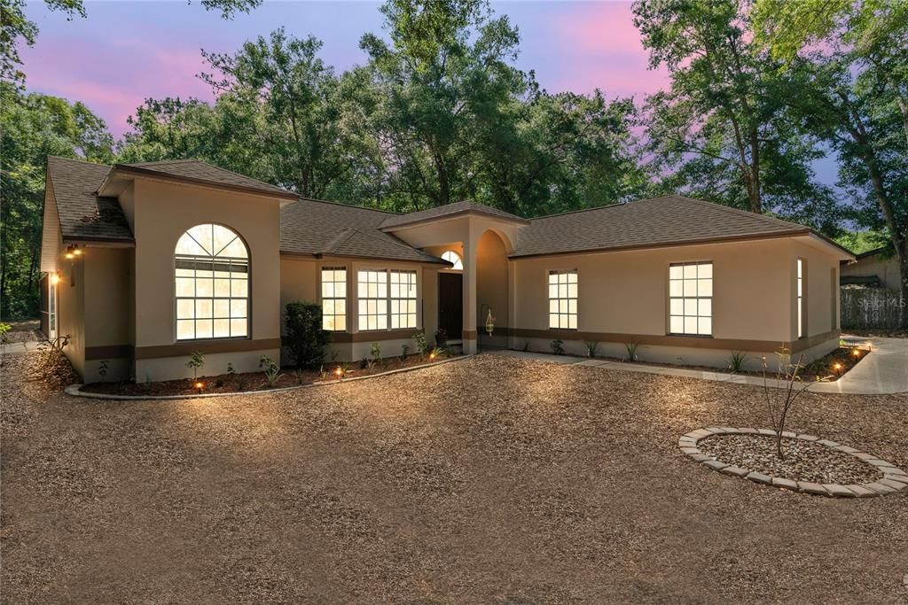 Recently Sold: $375,000 (3 beds, 2 baths, 1987 Square Feet)