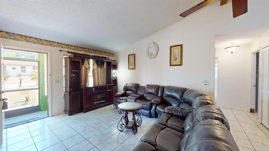 For Sale: $349,995 (3 beds, 2 baths, 1308 Square Feet)