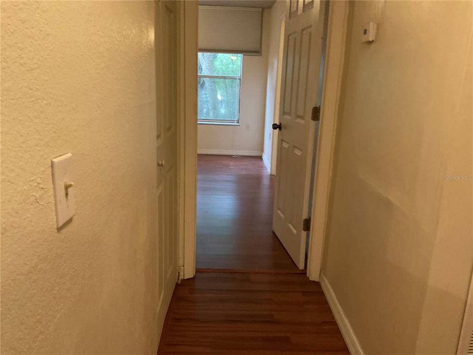 For Sale: $175,000 (2 beds, 2 baths, 969 Square Feet)