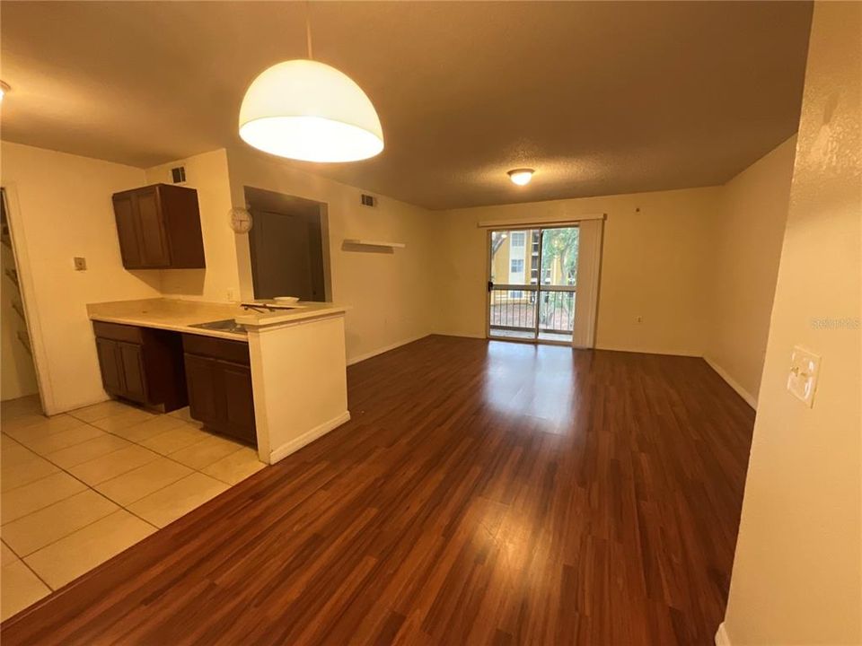 For Sale: $175,000 (2 beds, 2 baths, 969 Square Feet)
