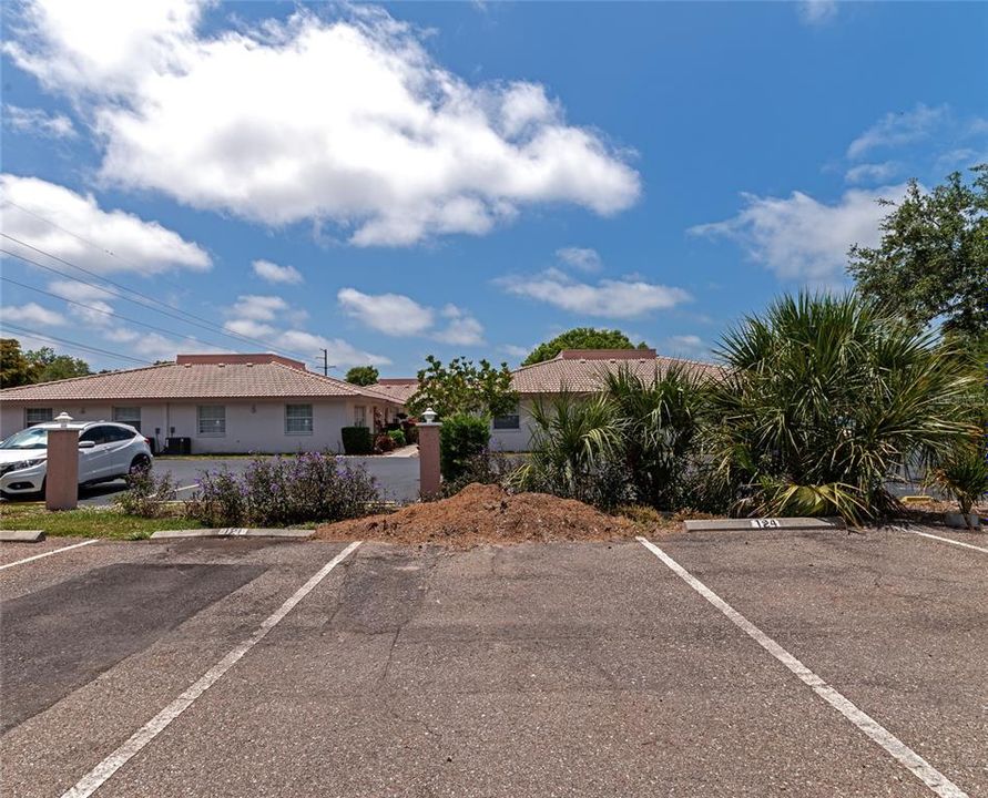 For Sale: $229,999 (2 beds, 2 baths, 914 Square Feet)