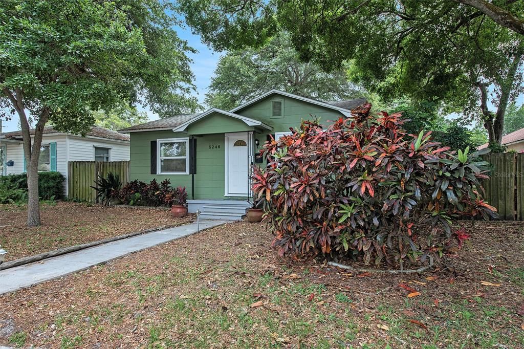 Recently Sold: $325,000 (2 beds, 1 baths, 812 Square Feet)