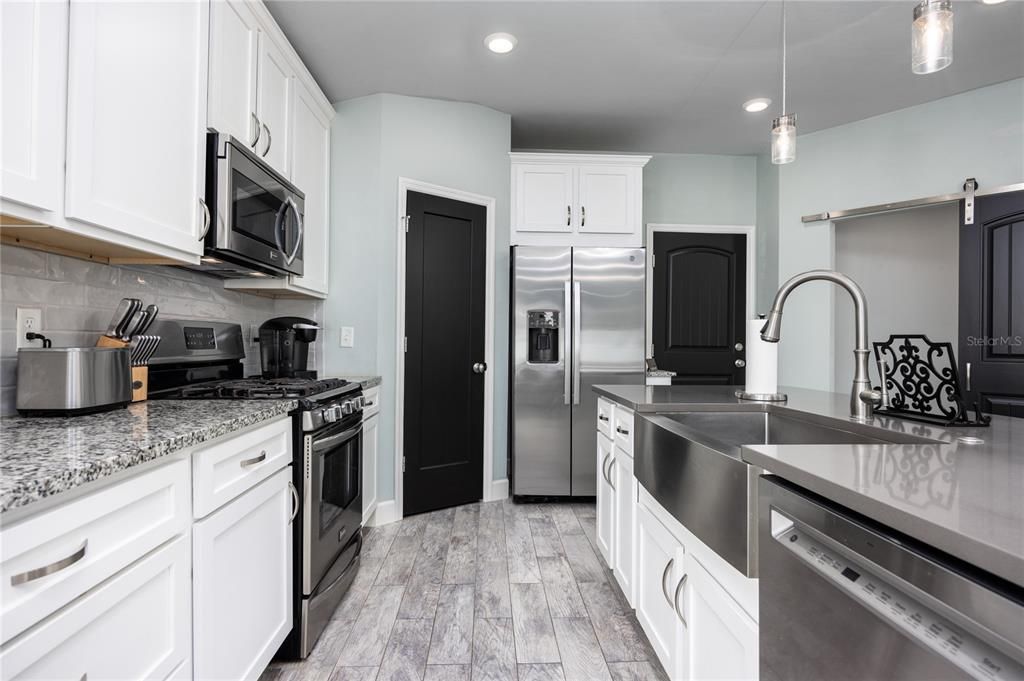 Active With Contract: $289,900 (2 beds, 2 baths, 1269 Square Feet)