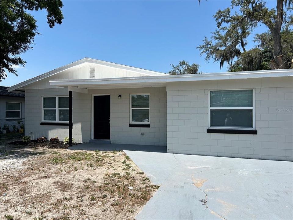 For Sale: $299,900 (4 beds, 2 baths, 1313 Square Feet)
