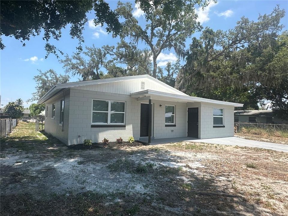 For Sale: $299,900 (4 beds, 2 baths, 1313 Square Feet)