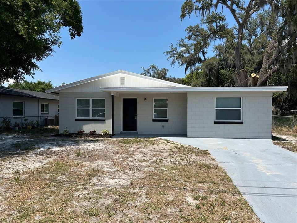 For Sale: $299,900 (4 beds, 2 baths, 1313 Square Feet)