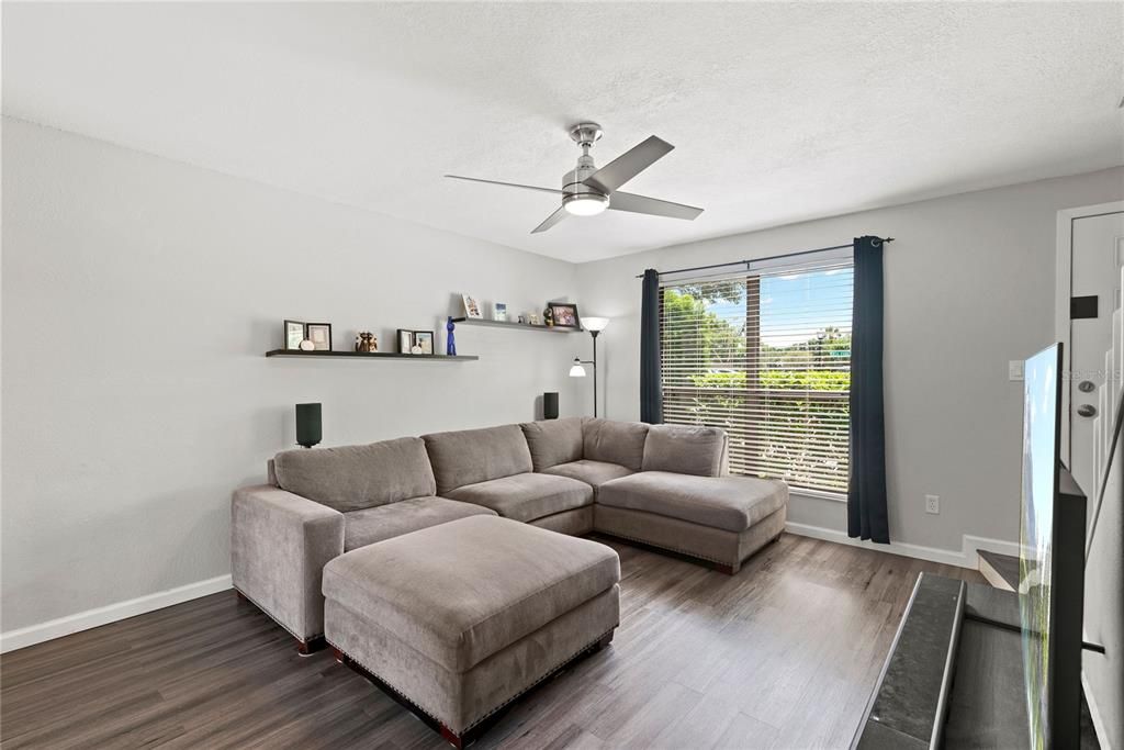 Recently Sold: $249,500 (2 beds, 1 baths, 1088 Square Feet)