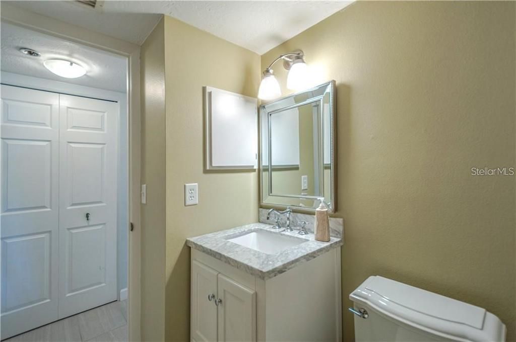 For Sale: $189,777 (2 beds, 2 baths, 894 Square Feet)