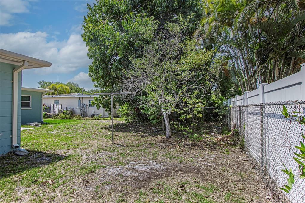 Active With Contract: $410,000 (3 beds, 2 baths, 1940 Square Feet)