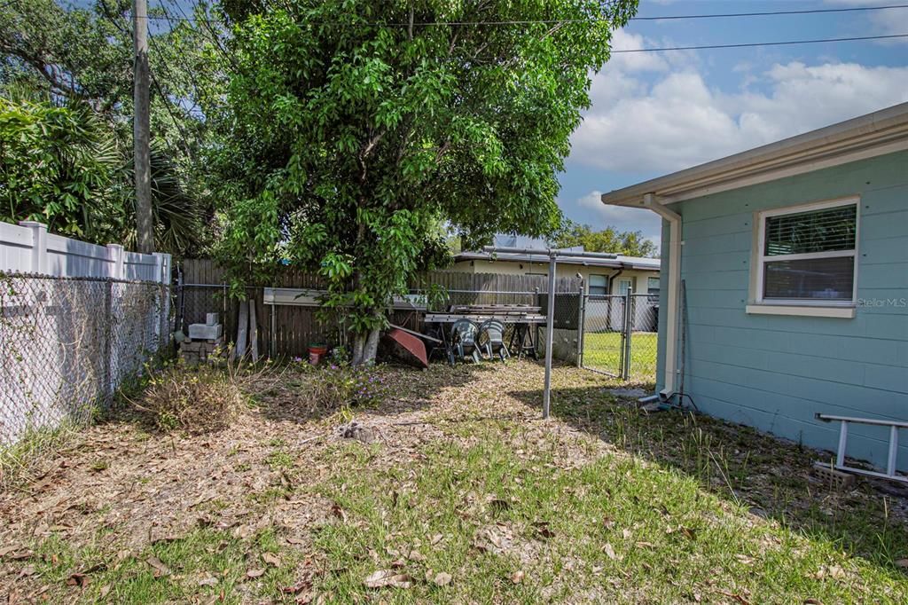 Active With Contract: $410,000 (3 beds, 2 baths, 1940 Square Feet)