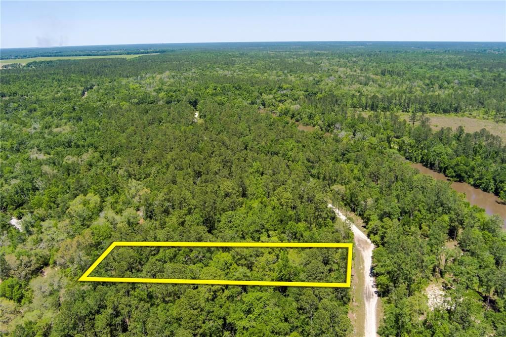 На продажу: $13,900 (1.04 acres)