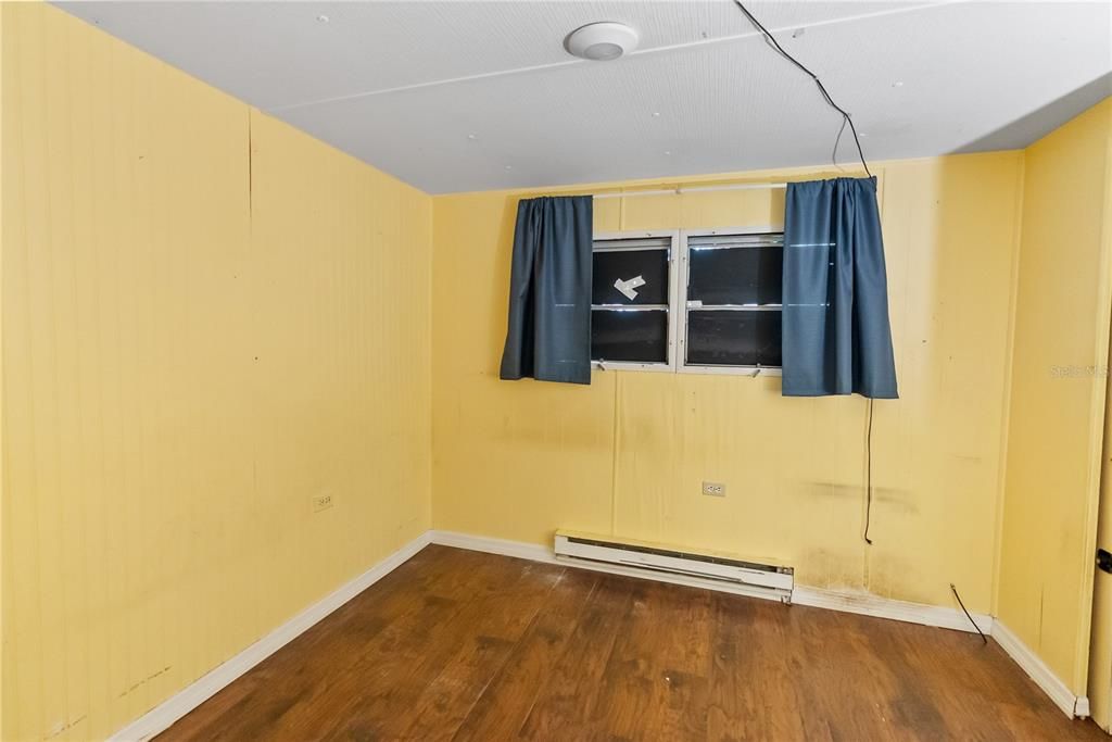 For Sale: $110,000 (2 beds, 1 baths, 760 Square Feet)