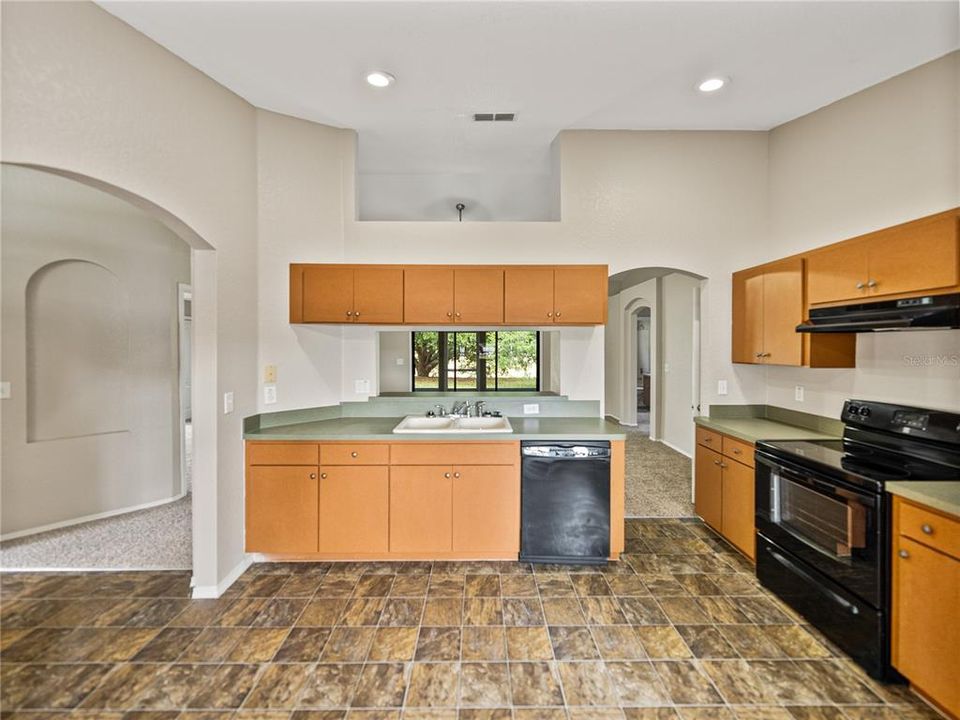 Active With Contract: $304,900 (3 beds, 2 baths, 1650 Square Feet)