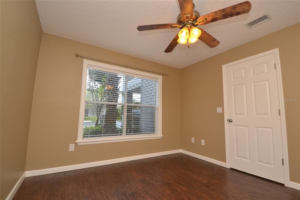 For Sale: $200,000 (2 beds, 1 baths, 819 Square Feet)