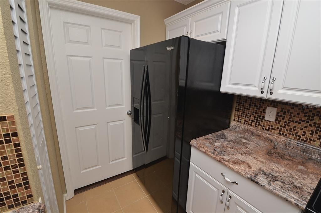 For Sale: $200,000 (2 beds, 1 baths, 819 Square Feet)