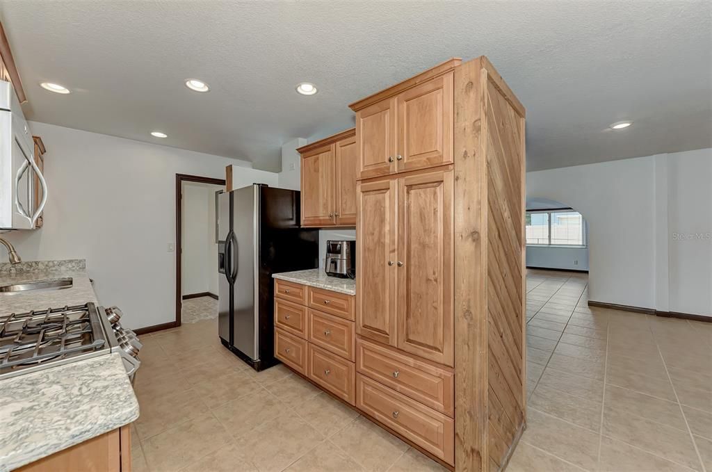 Active With Contract: $329,900 (4 beds, 2 baths, 1971 Square Feet)