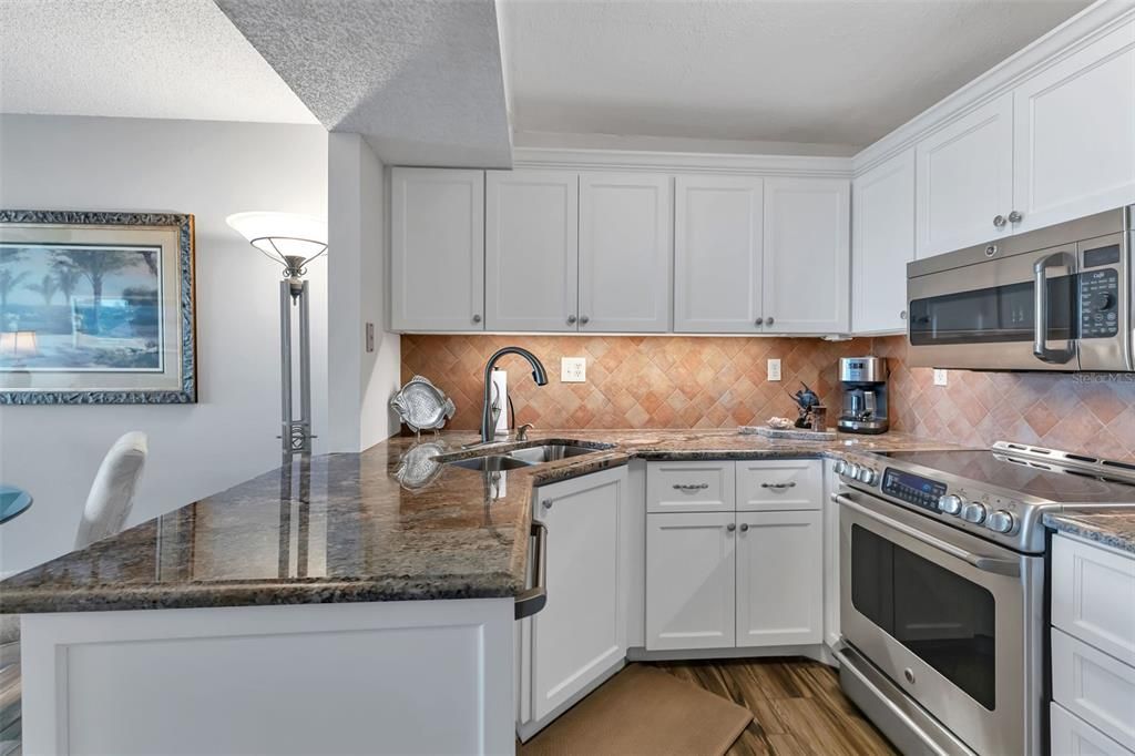 For Sale: $259,900 (2 beds, 2 baths, 1147 Square Feet)