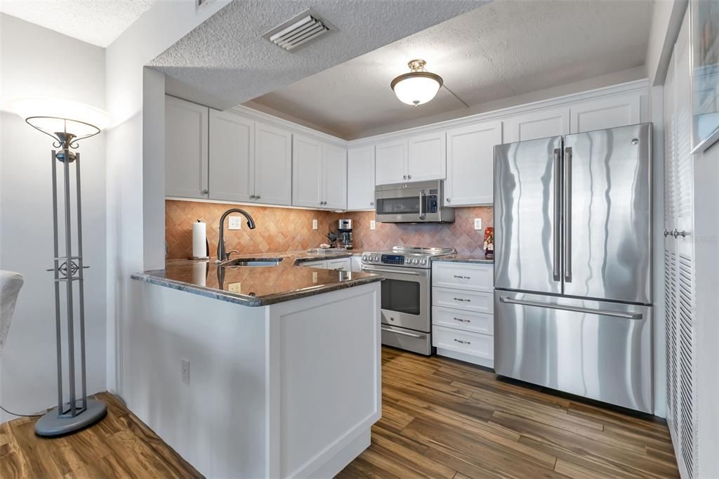 For Sale: $259,900 (2 beds, 2 baths, 1147 Square Feet)