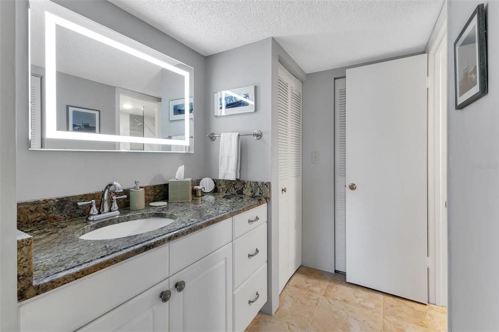 For Sale: $259,900 (2 beds, 2 baths, 1147 Square Feet)