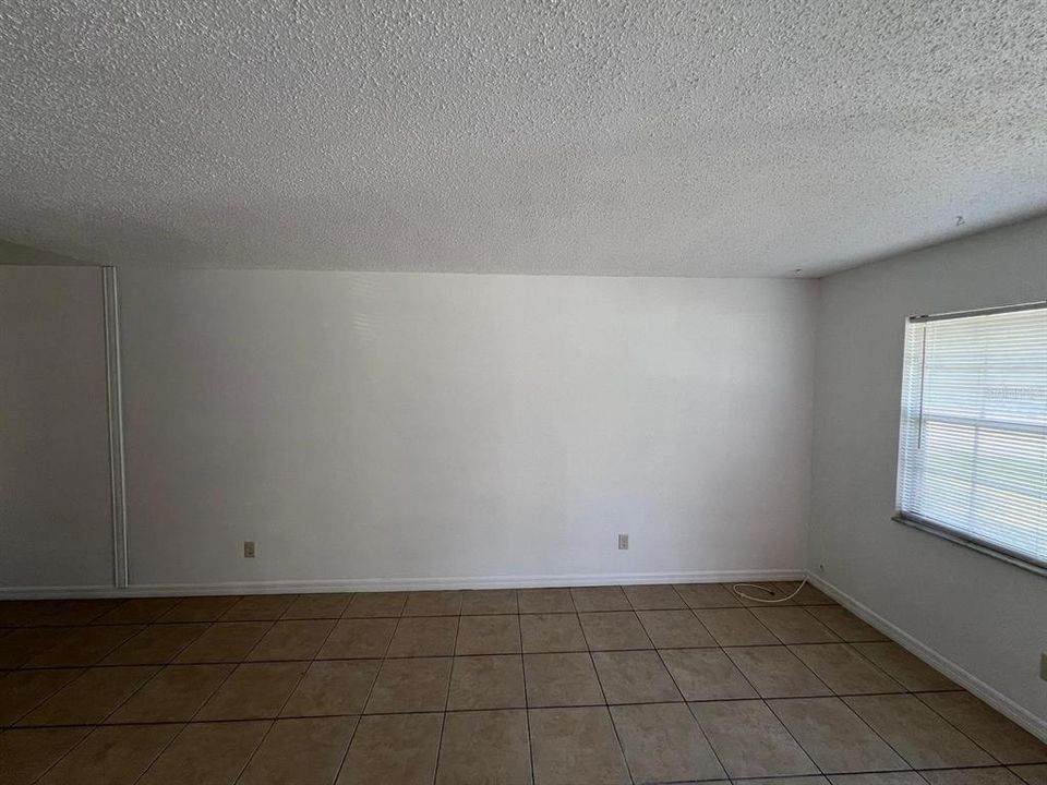 For Rent: $1,450 (2 beds, 1 baths, 810 Square Feet)