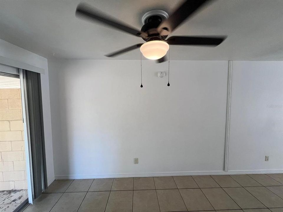 For Rent: $1,450 (2 beds, 1 baths, 810 Square Feet)