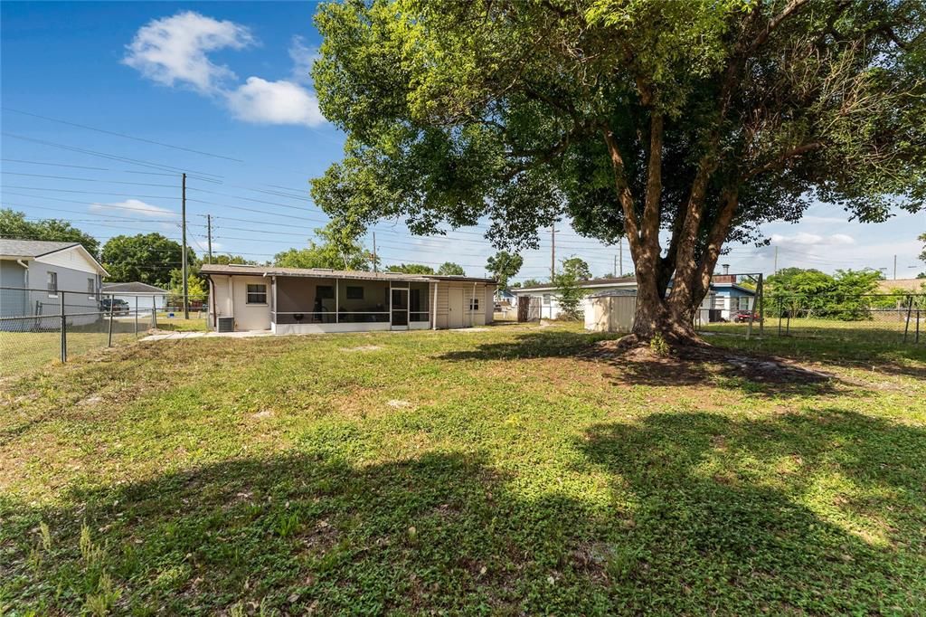 Active With Contract: $315,000 (3 beds, 2 baths, 1104 Square Feet)