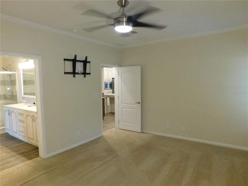 For Sale: $284,900 (2 beds, 2 baths, 1274 Square Feet)