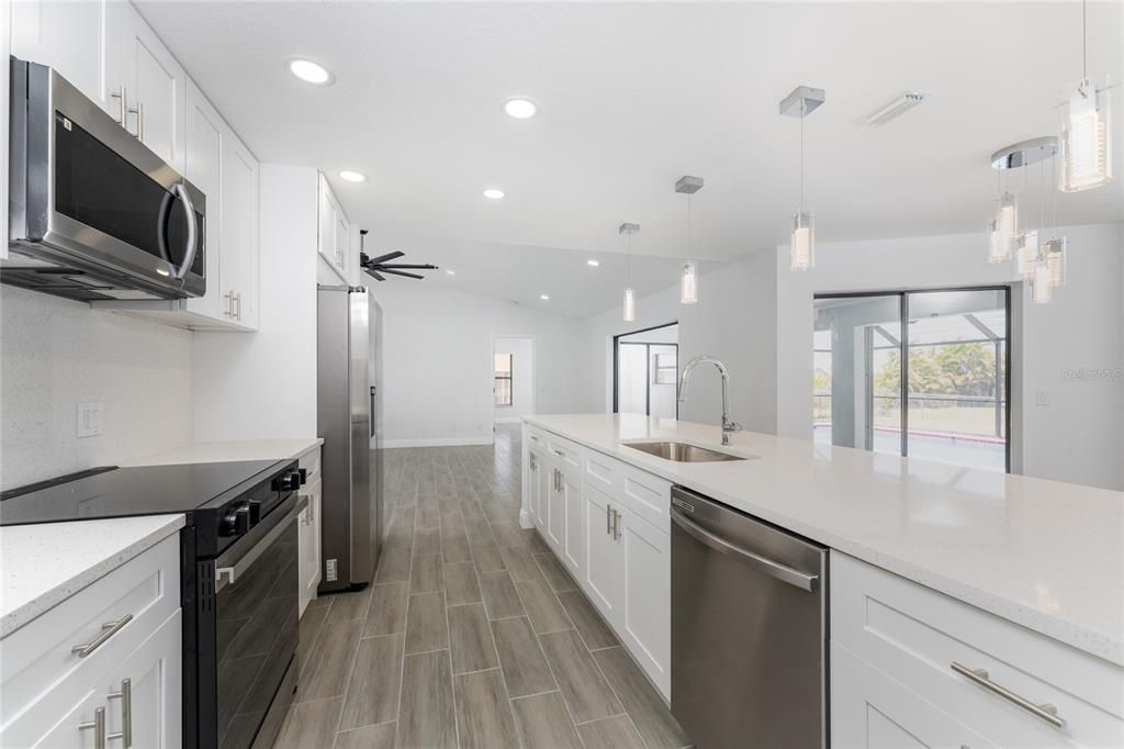 Active With Contract: $389,900 (3 beds, 2 baths, 1758 Square Feet)