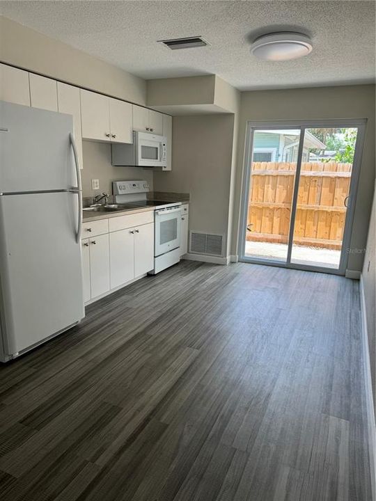 For Rent: $1,550 (2 beds, 1 baths, 1022 Square Feet)