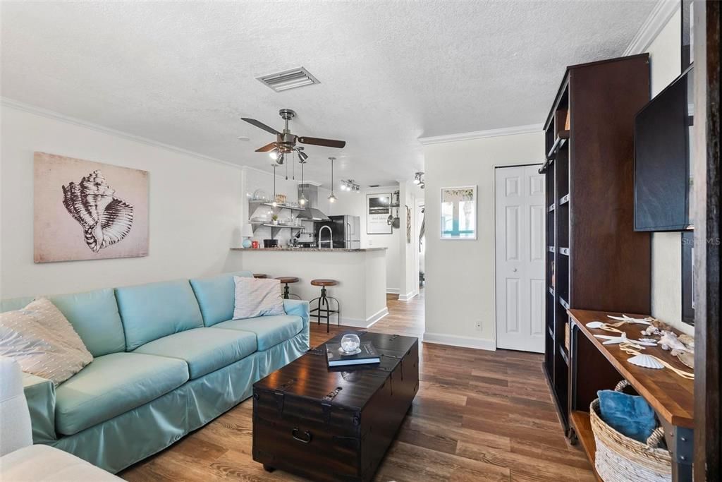 Active With Contract: $224,900 (1 beds, 1 baths, 608 Square Feet)