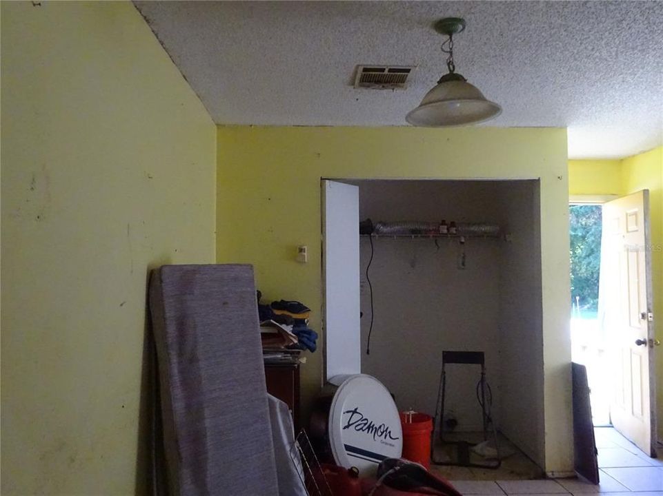 Vendido Recientemente: $155,000 (3 camas, 1 baños, 960 Pies cuadrados)