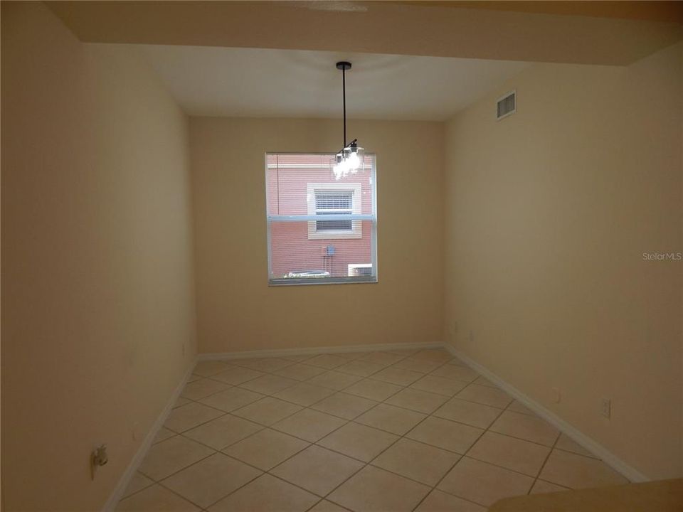 For Rent: $2,300 (3 beds, 2 baths, 1596 Square Feet)