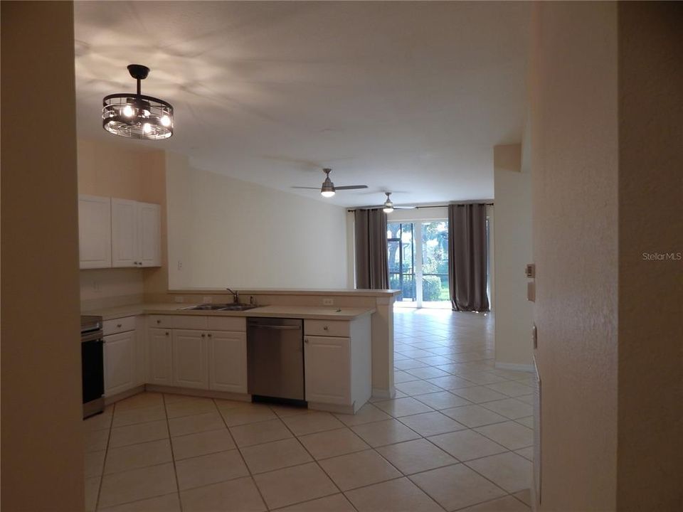 For Rent: $2,300 (3 beds, 2 baths, 1596 Square Feet)