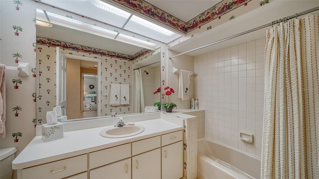 待售: $550,000 (3 贝兹, 2 浴室, 2175 平方英尺)