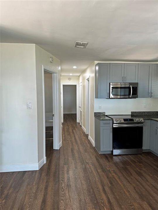 For Rent: $3,850 (2 beds, 1 baths, 950 Square Feet)