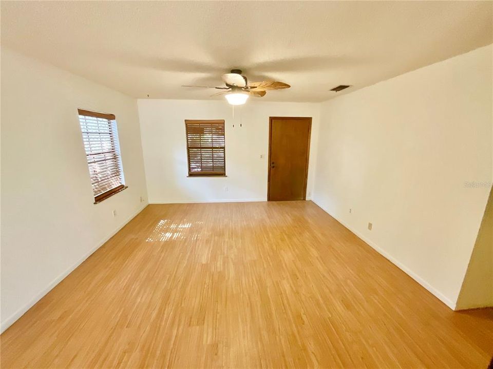 Recently Rented: $2,200 (3 beds, 2 baths, 1100 Square Feet)