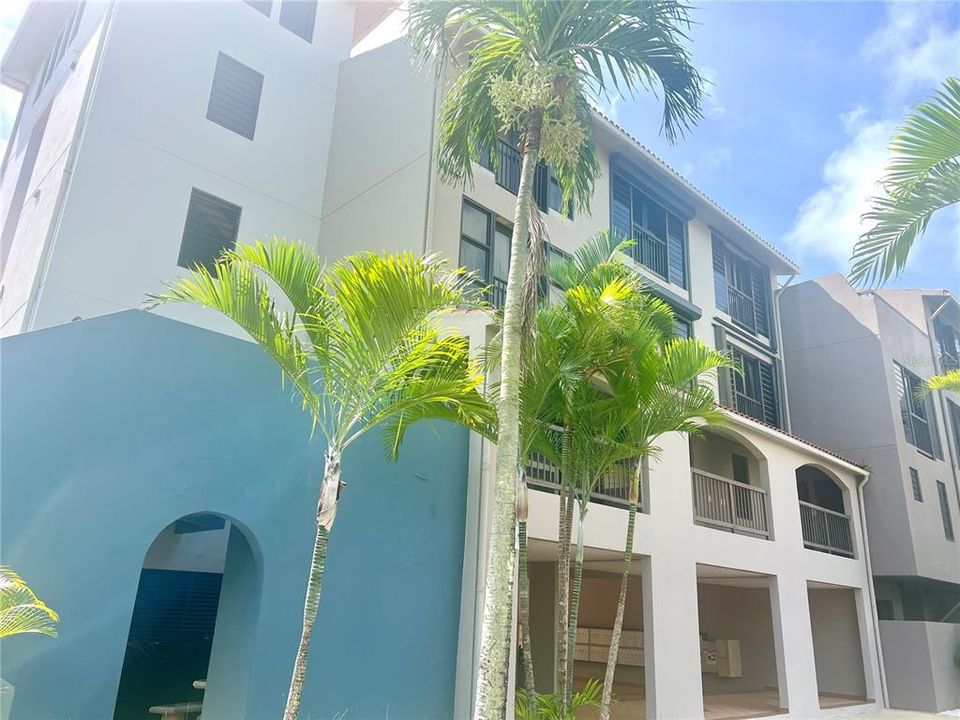 Recently Sold: $442,000 (3 beds, 3 baths, 1600 Square Feet)