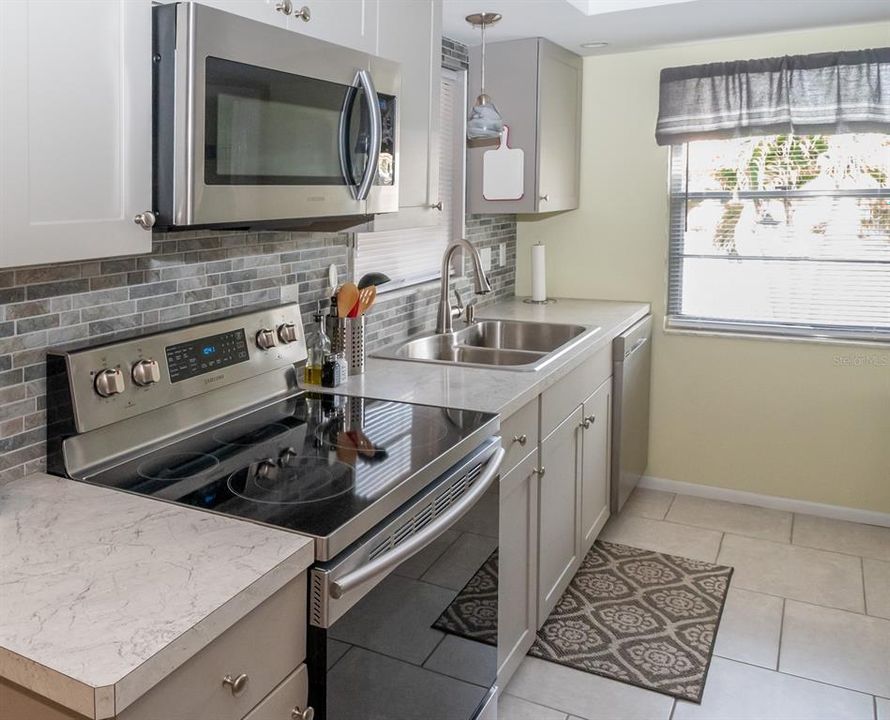 Kitchen has been completely remodeled in 2020 and feature new cabinets, countertops, backsplash, and stainless steel appliances.