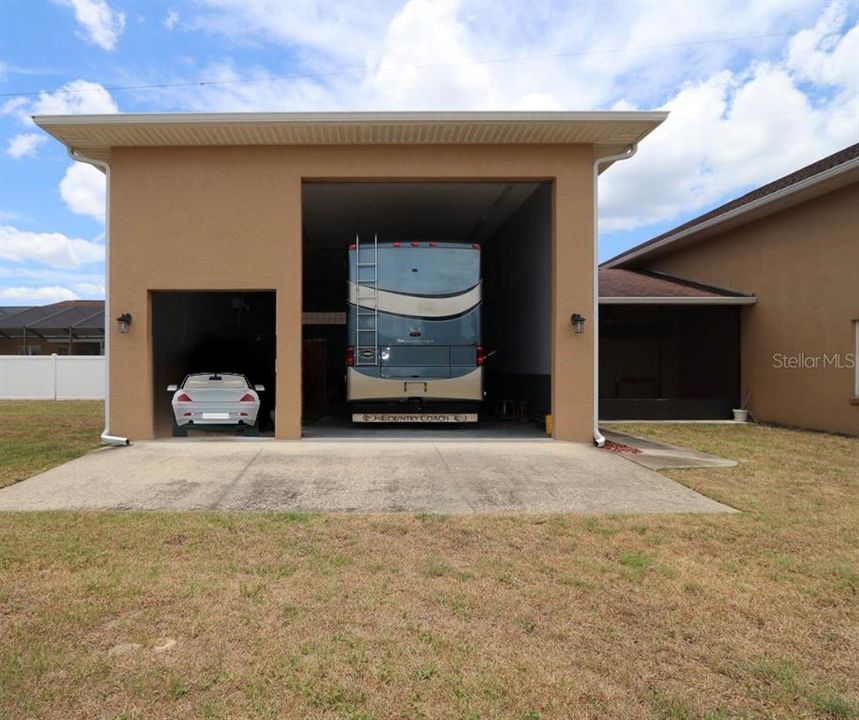 Active With Contract: $1,150,000 (4 beds, 3 baths, 3350 Square Feet)