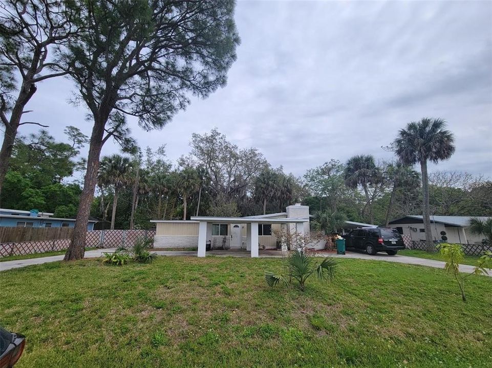 For Sale: $259,000 (4 beds, 2 baths, 912 Square Feet)