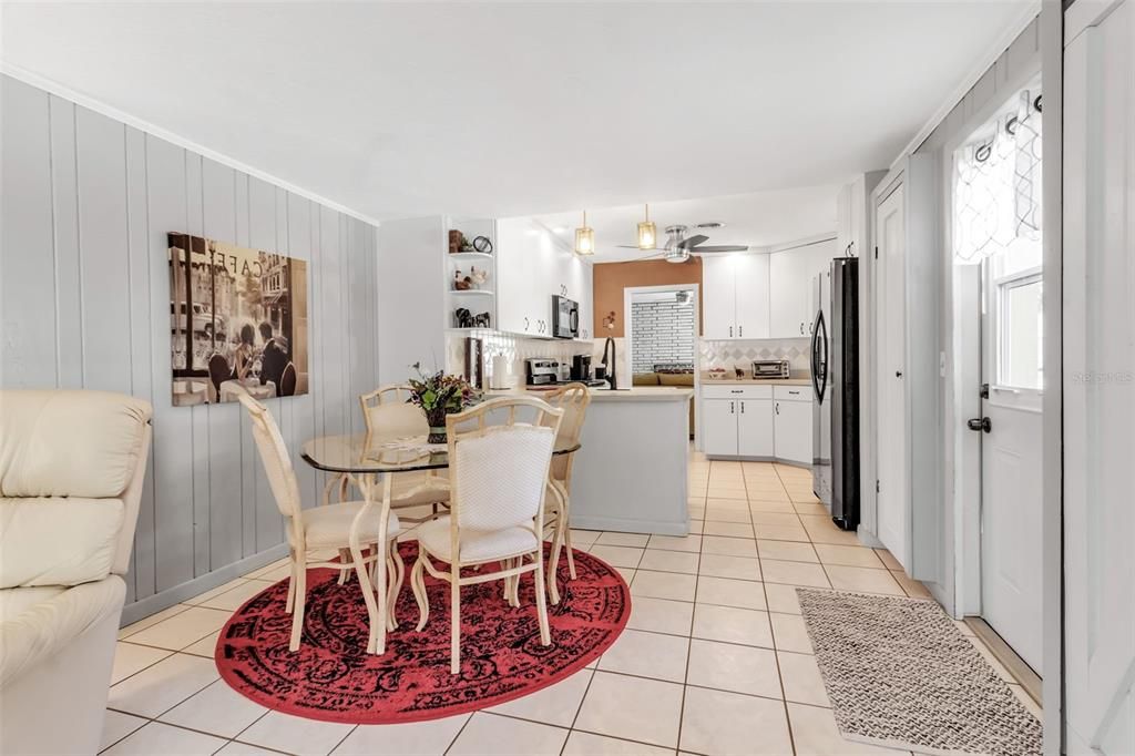 Active With Contract: $385,000 (3 beds, 2 baths, 1097 Square Feet)