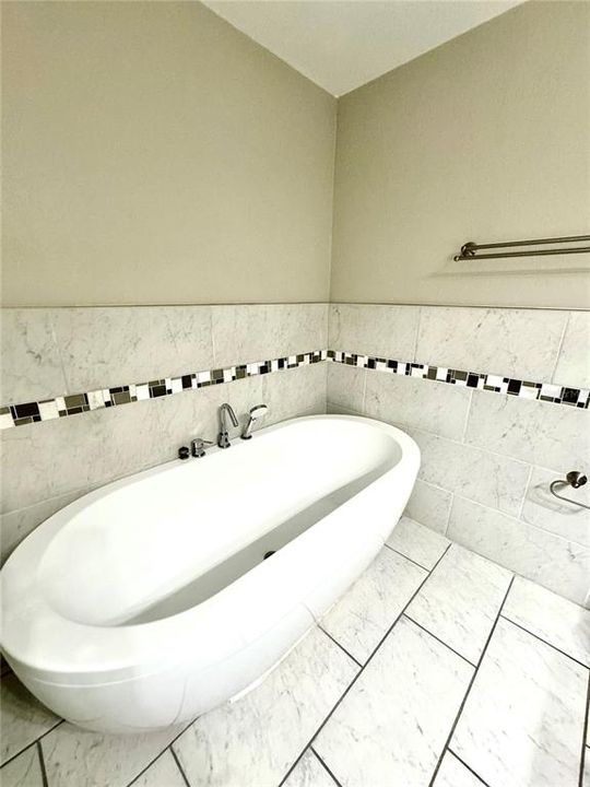 待售: $285,000 (3 贝兹, 2 浴室, 1484 平方英尺)