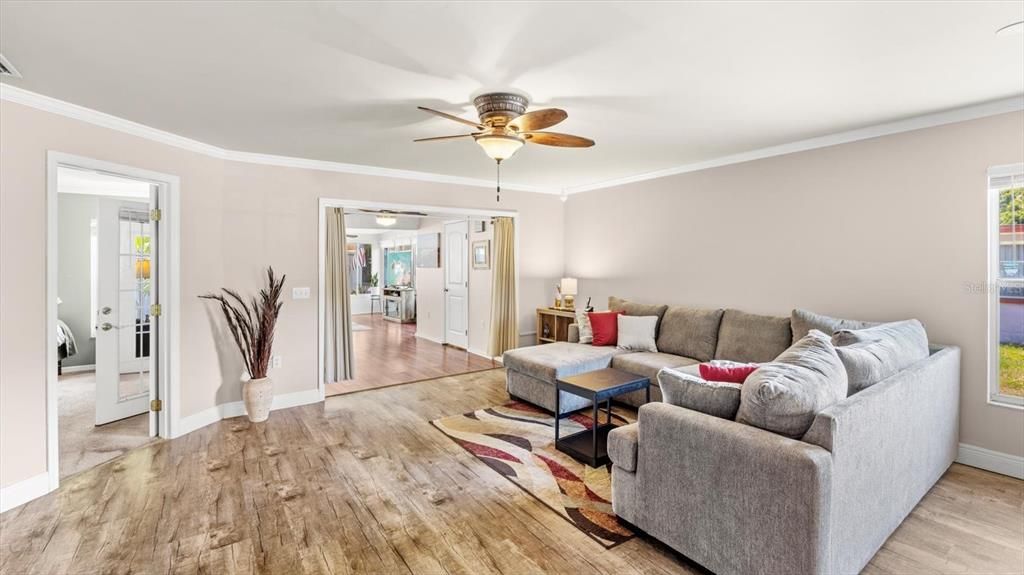 Active With Contract: $425,000 (3 beds, 2 baths, 1426 Square Feet)