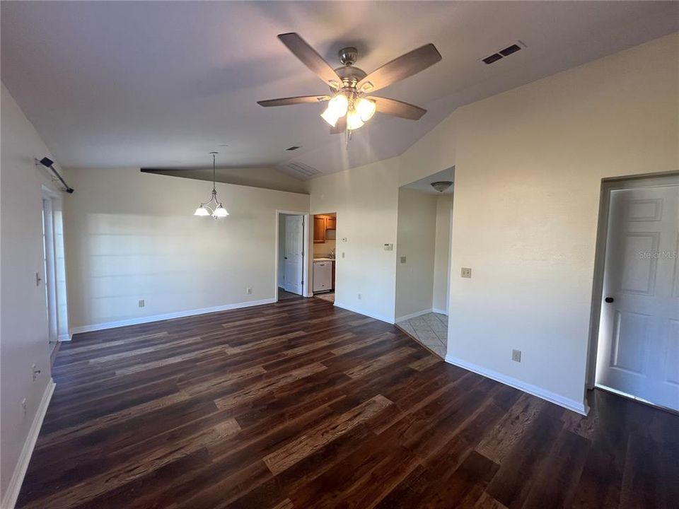 Recently Rented: $1,700 (3 beds, 2 baths, 1036 Square Feet)