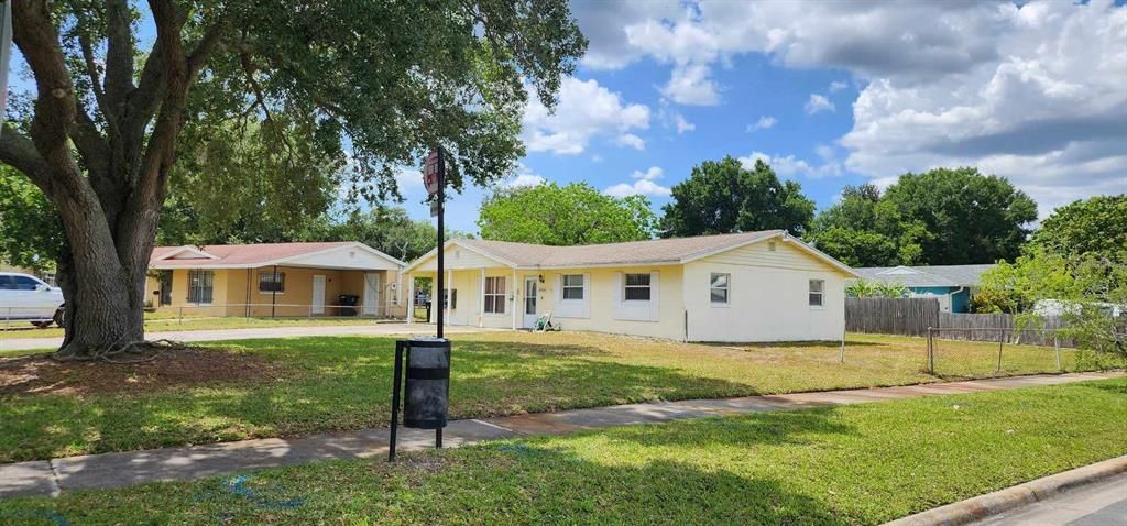 Active With Contract: $289,990 (3 beds, 1 baths, 1418 Square Feet)