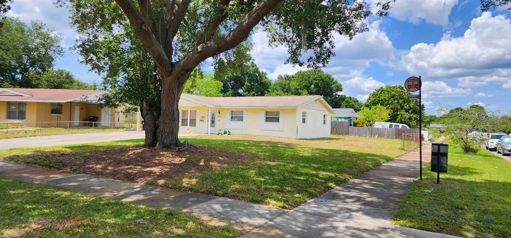 Active With Contract: $289,990 (3 beds, 1 baths, 1418 Square Feet)